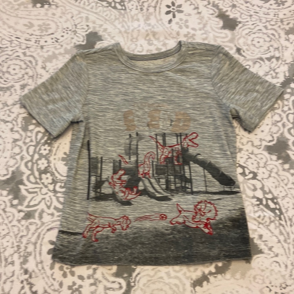Old navy t-shirt size 18-24 months